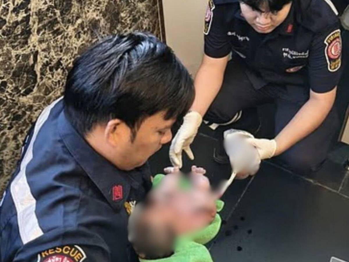 Las imágenes de recién nacida que fue hallada dentro del tanque de un baño en Bangkok