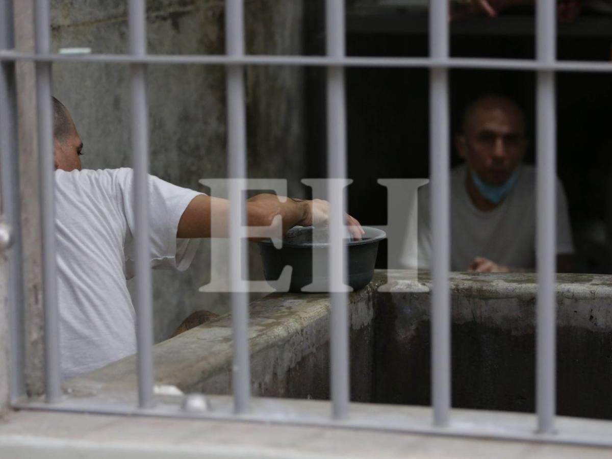 Solo arroz y frijoles y sin visitas: Nueva cárcel de Támara, una copia del Cecot de Bukele