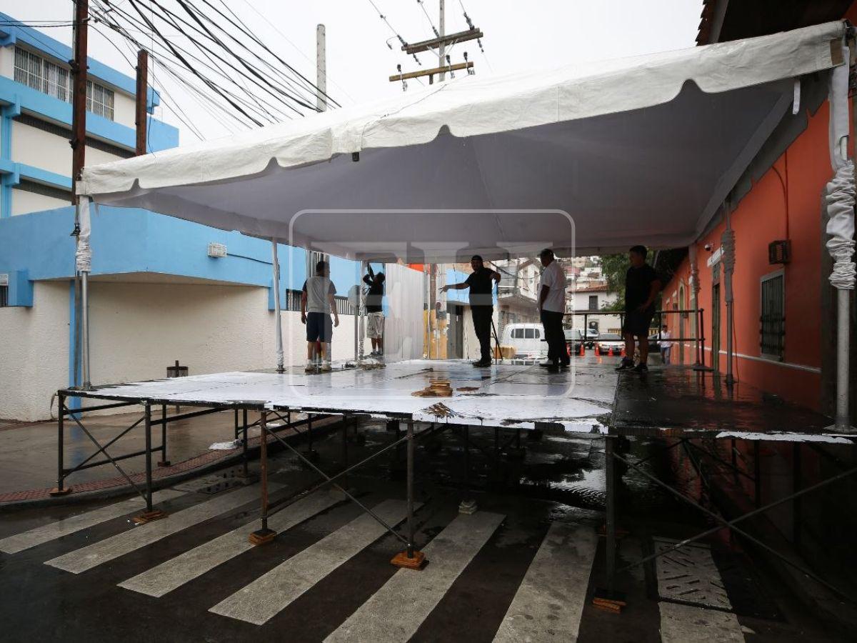 El centro de Tegucigalpa se pinta de colores con las alfombras de aserrín para el Domingo Santo