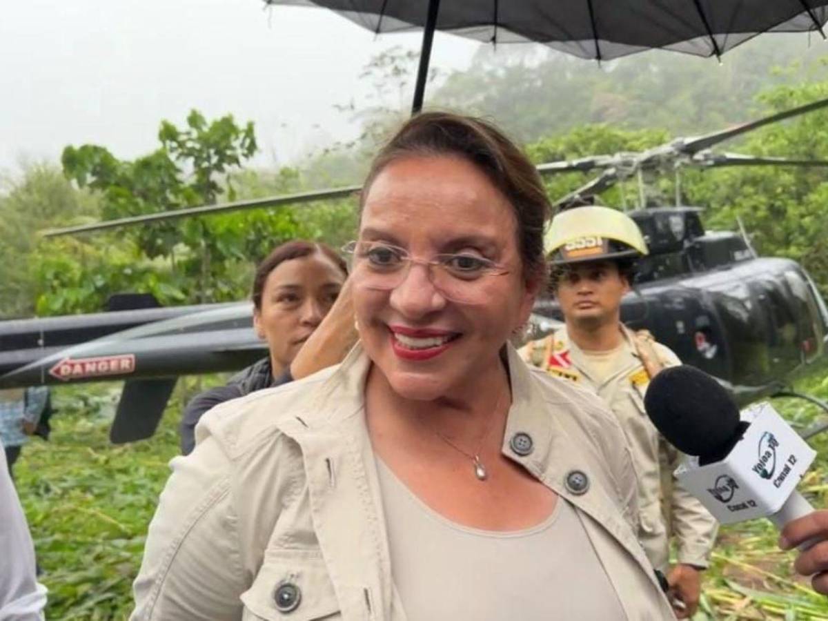 Imágenes del aterrizaje forzoso del helicóptero donde iba Xiomara Castro en Santa Cruz de Yojoa