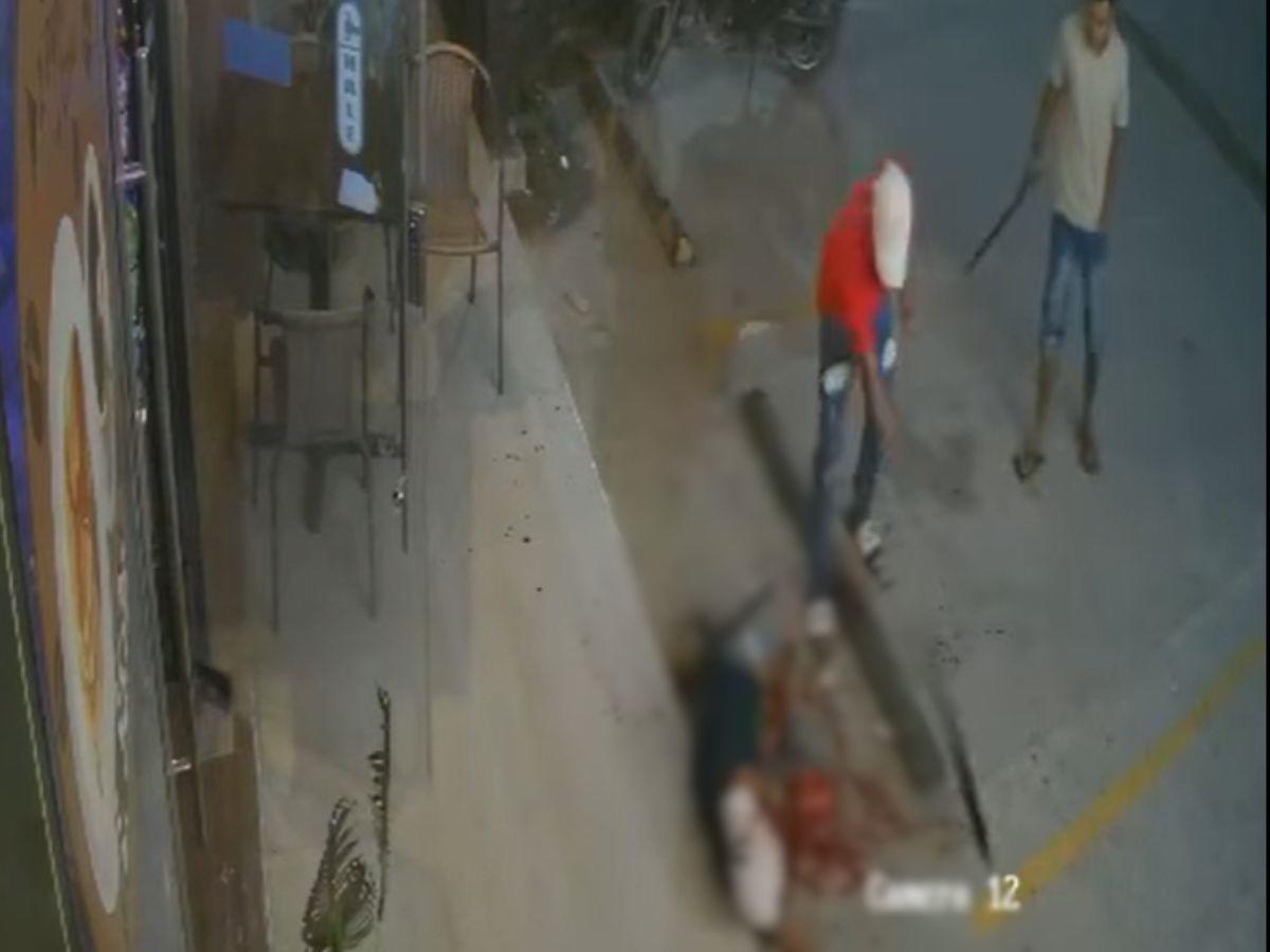 Cámaras captan asesinato a machetazos de un hombre en Colón: lo sacaron con engaños de una tienda