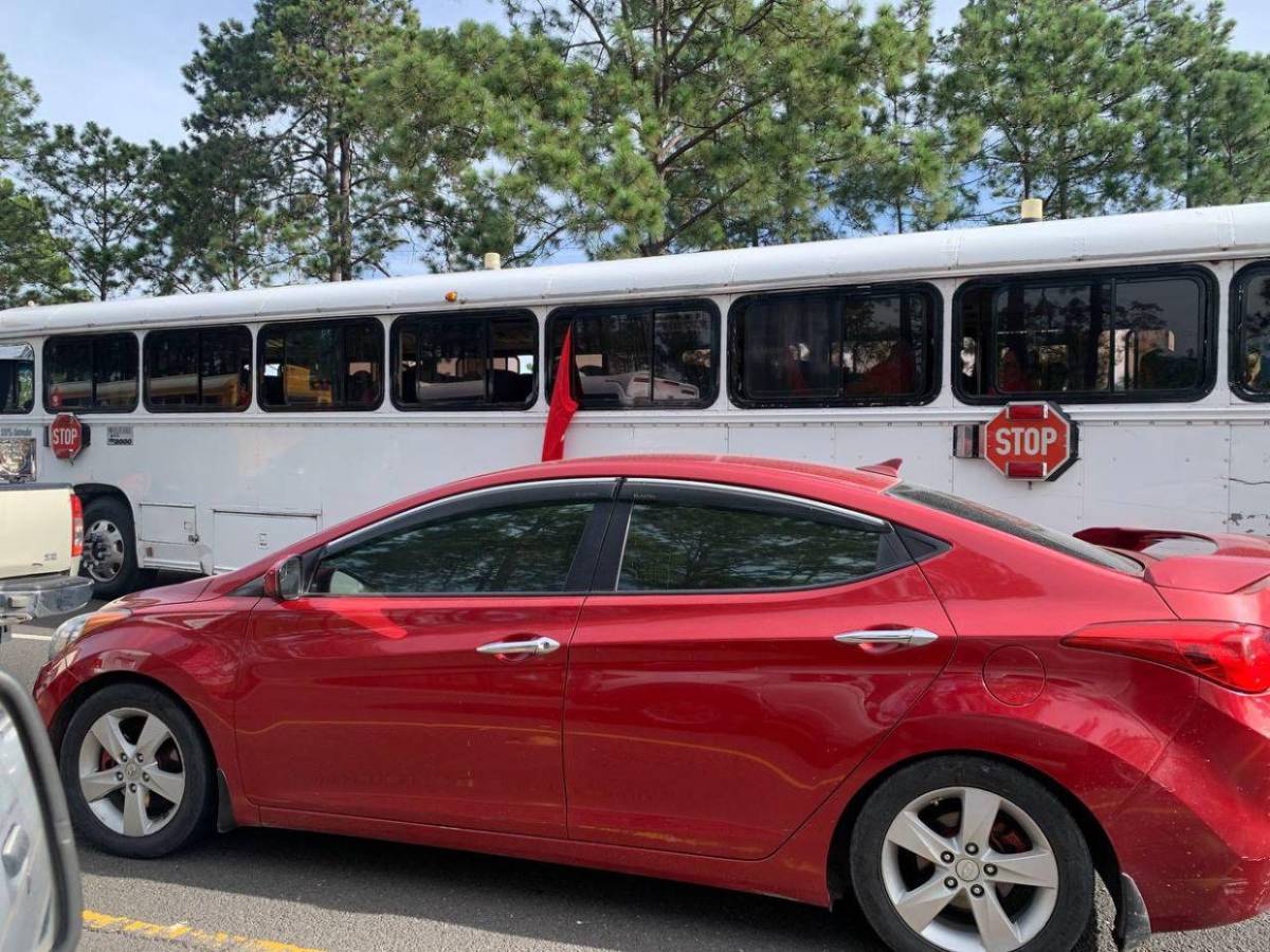 Tráfico vehicular e incendio de bus: caos previo a marcha de Libre en SPS