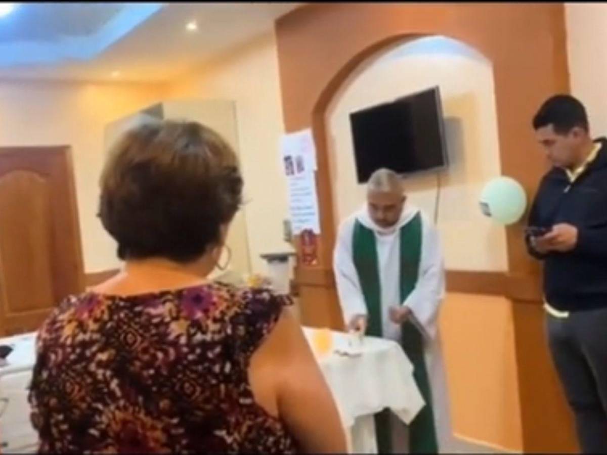 Tras caída en desfiles de 2025: el mayor David Maldonado vuelve a caminar