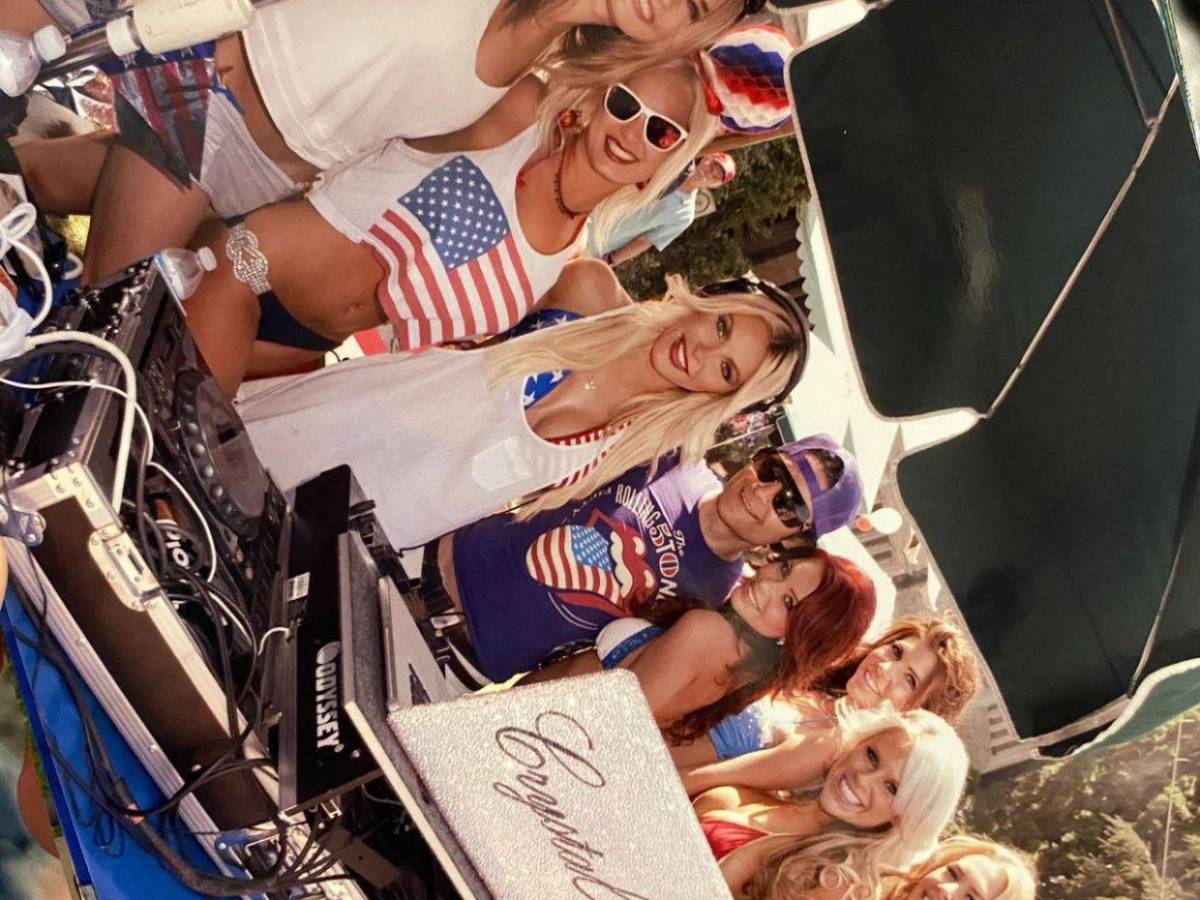 Viuda de Hugh Hefner revela quién era el visitante habitual de la Mansión Playboy