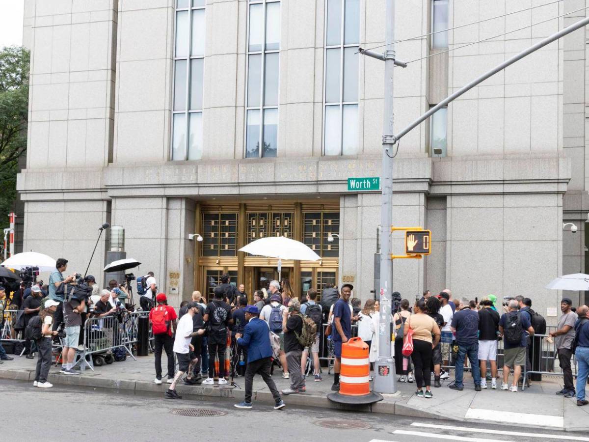 Familiares y fans celebran veredicto del jurado en el juicio de Sean Diddy Combs