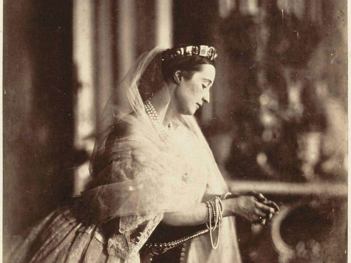 Icono de la moda y exilio: ¿Quién fue Eugenia de Montijo, la última emperatriz de Francia?