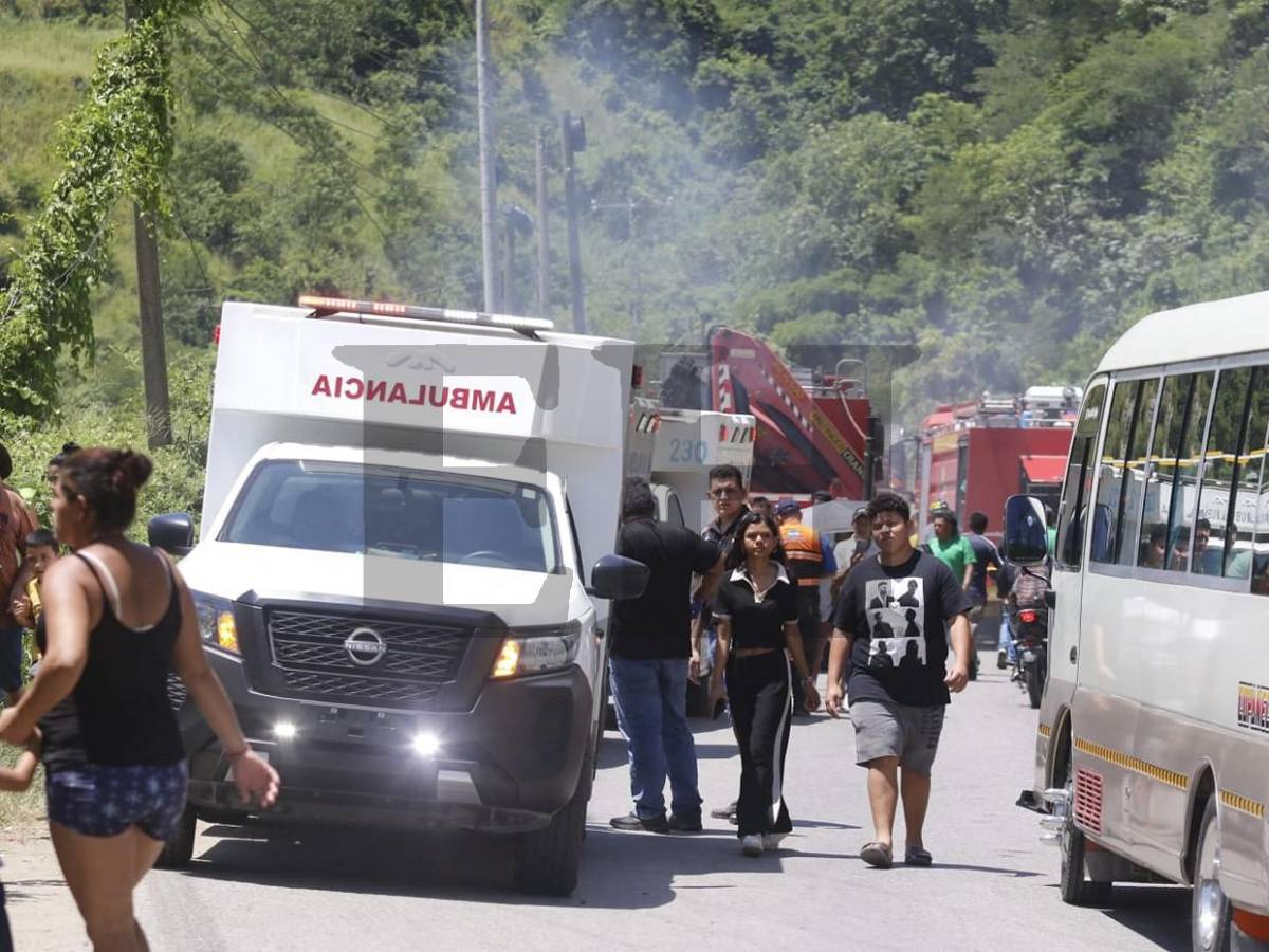 Carbonizadas quedaron víctimas de accidente de bus que cayó a abismo y se quemó