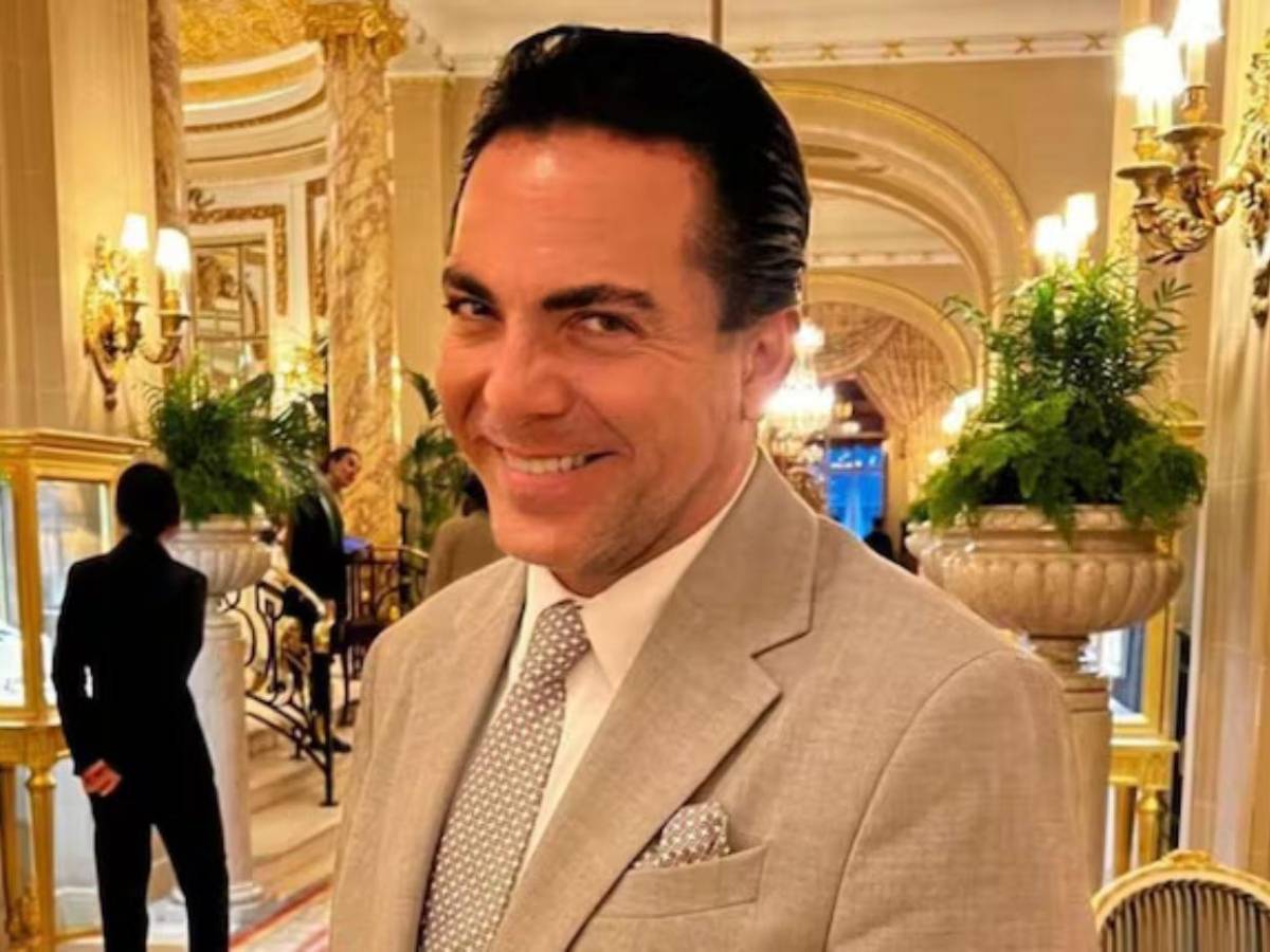 Confirman que Cristian Castro toma leche en biberón a sus 50 años