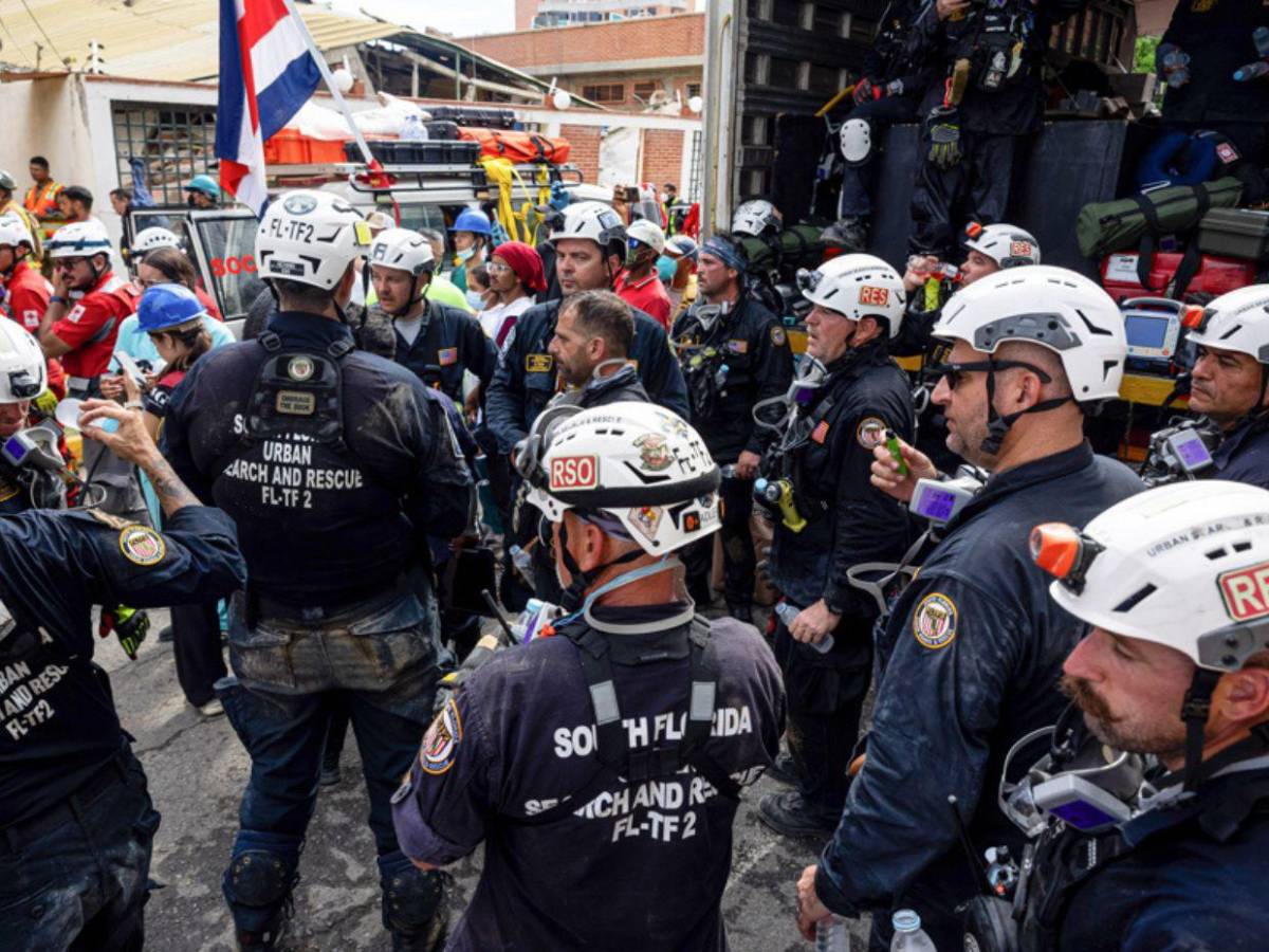 Venezuela condecora a rescatistas de más de 20 países por su apoyo tras los terremotos