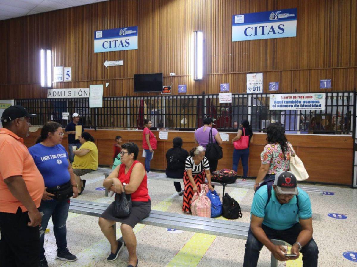 Médicos en asambleas informativas suspenden consulta externa por falta de pagos