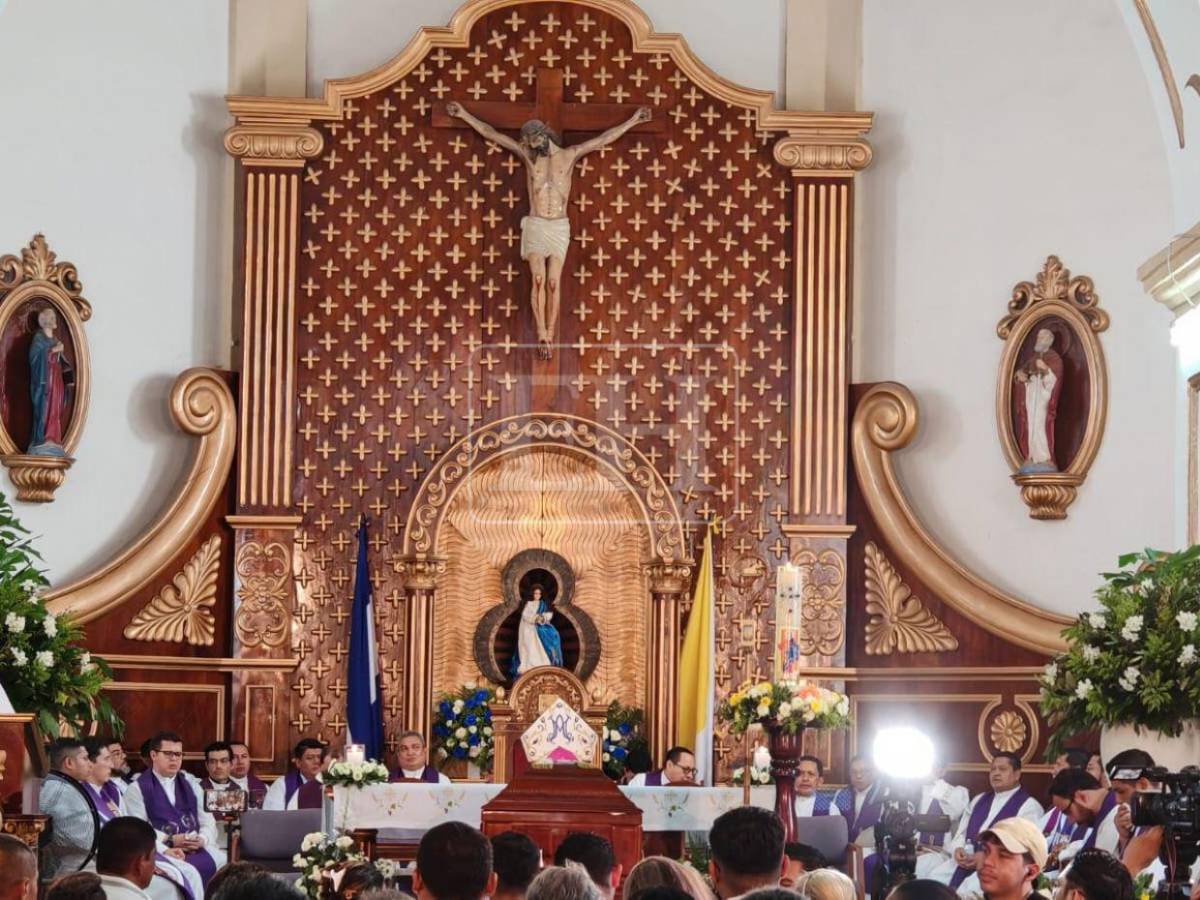 Choluteca da su último adiós a monseñor Teodoro Gómez en misa de exequias