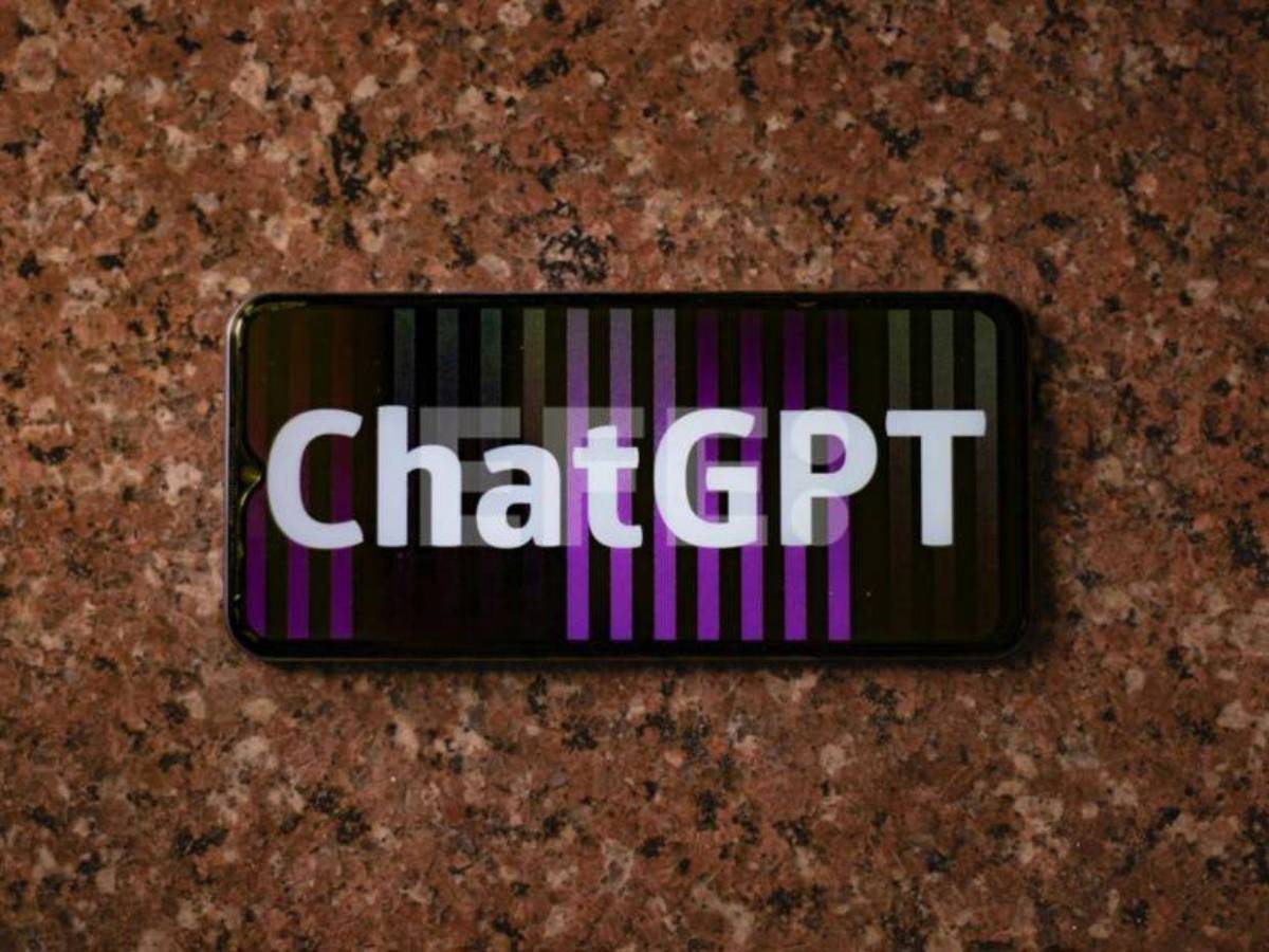 Adolescente dio a luz en su baño con ChatGPT y su novio fingió hallazgo de la bebé