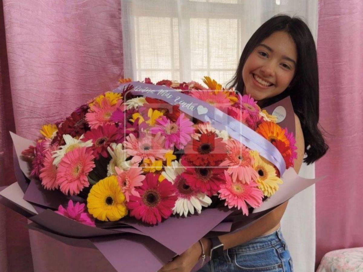 Bajo la lluvia y entre lágrimas despiden a Valeria Alvarado en El Progreso