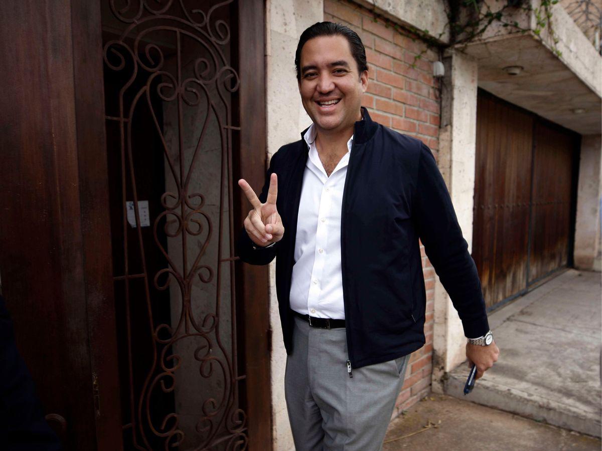 “Que cumplan las promesas de campaña estaría bueno”: le llueven las críticas a Héctor Zelaya tras reaccionar a canción de Shakira