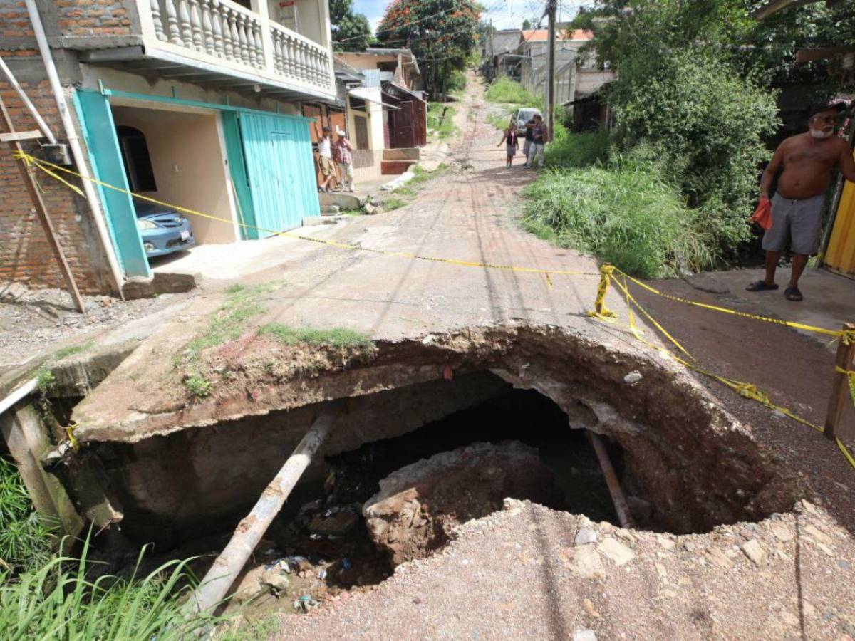 Lluvias dejan deslizamientos e inundaciones en varias colonias de Tegucigalpa