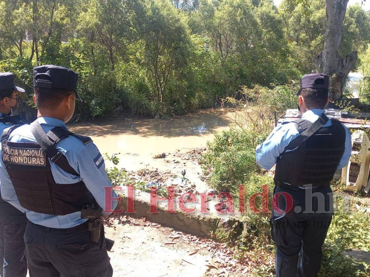 Agentes de la Policía Nacional también hicieron presencia en la zona para realizar las indagaciones.