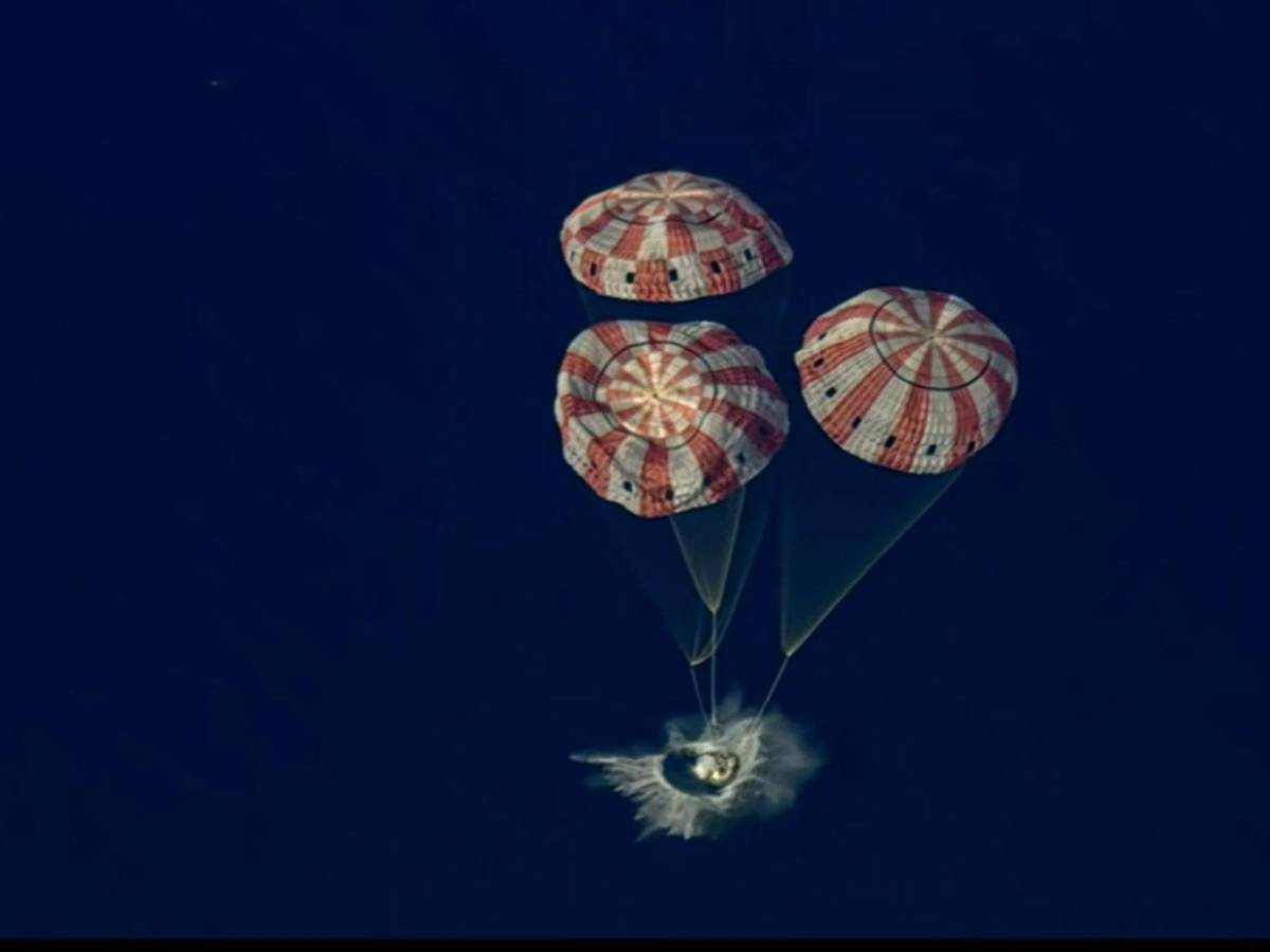 Así vivieron el amerizaje de la misión Artemis II en San Diego, California