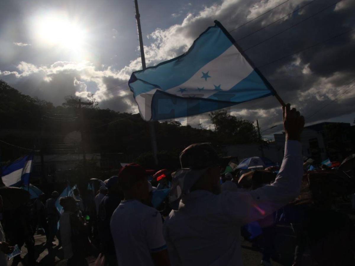 Multitud llena de fe: Las mejores imágenes de la caminata de las iglesias