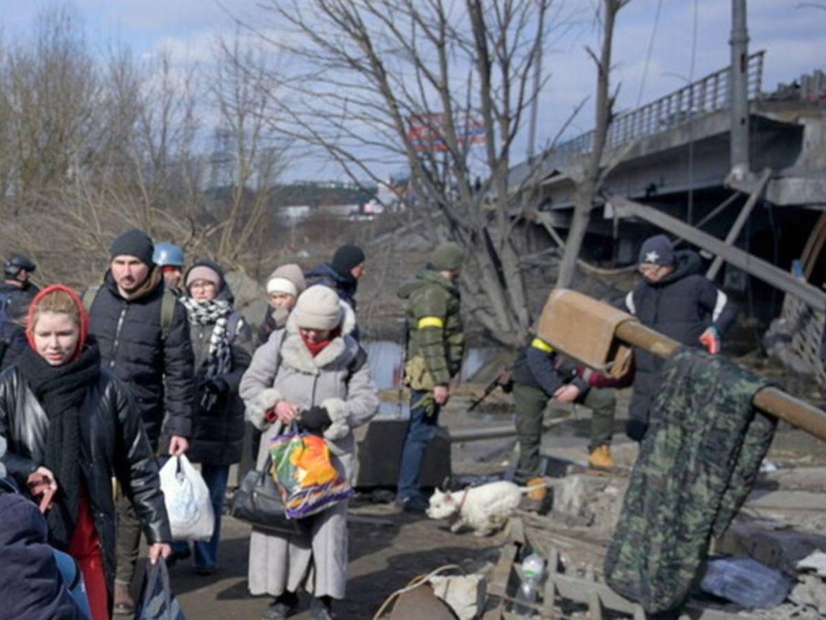 Sin comida ni salida: miles siguen atrapados en región de Ucrania pese a tregua con Rusia