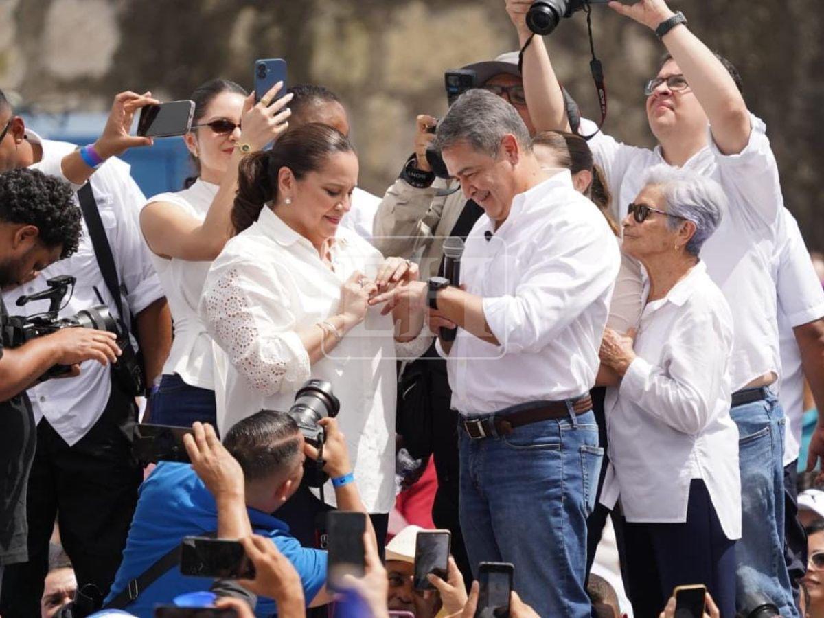El momento en que Ana García volvió a colocarle el anillo de matrimonio a JOH: Póngame ese anillo de vuelta