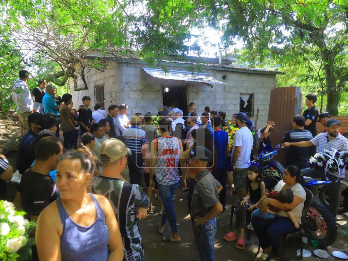 Así fue la visita de Salvador Nasralla a Santa Bárbara para despedir víctimas del accidente