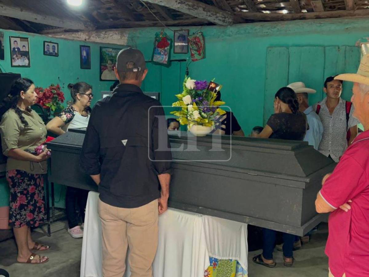 Así fue la visita de Salvador Nasralla a Santa Bárbara para despedir víctimas del accidente