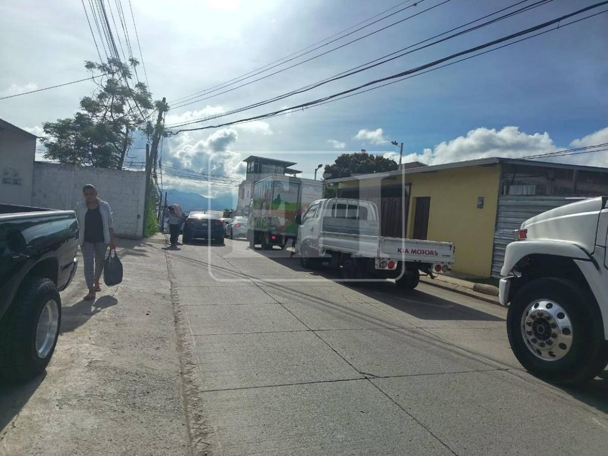 Caos vehicular en sector norte de anillo periférico por protesta de transportistas