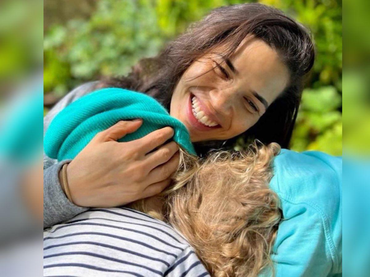 Ferrera compartiendo momentos junto a sus dos hijos.