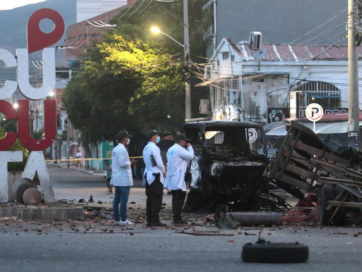 Destrozos y once heridos tras explosión de coche bomba en Cúcuta, Colombia