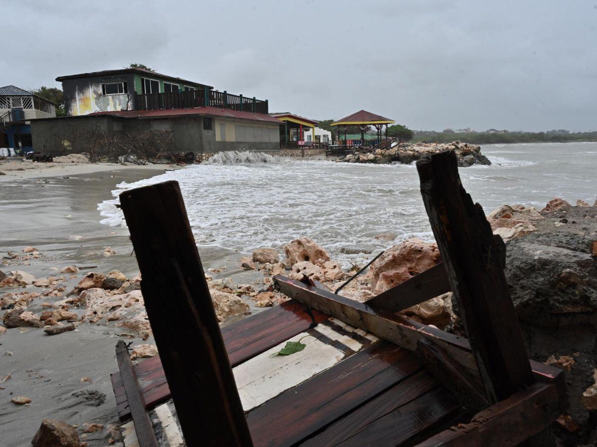 Lluvias torrenciales y fuertes vientos: los devastadores desastres del huracán Melissa en Jamaica