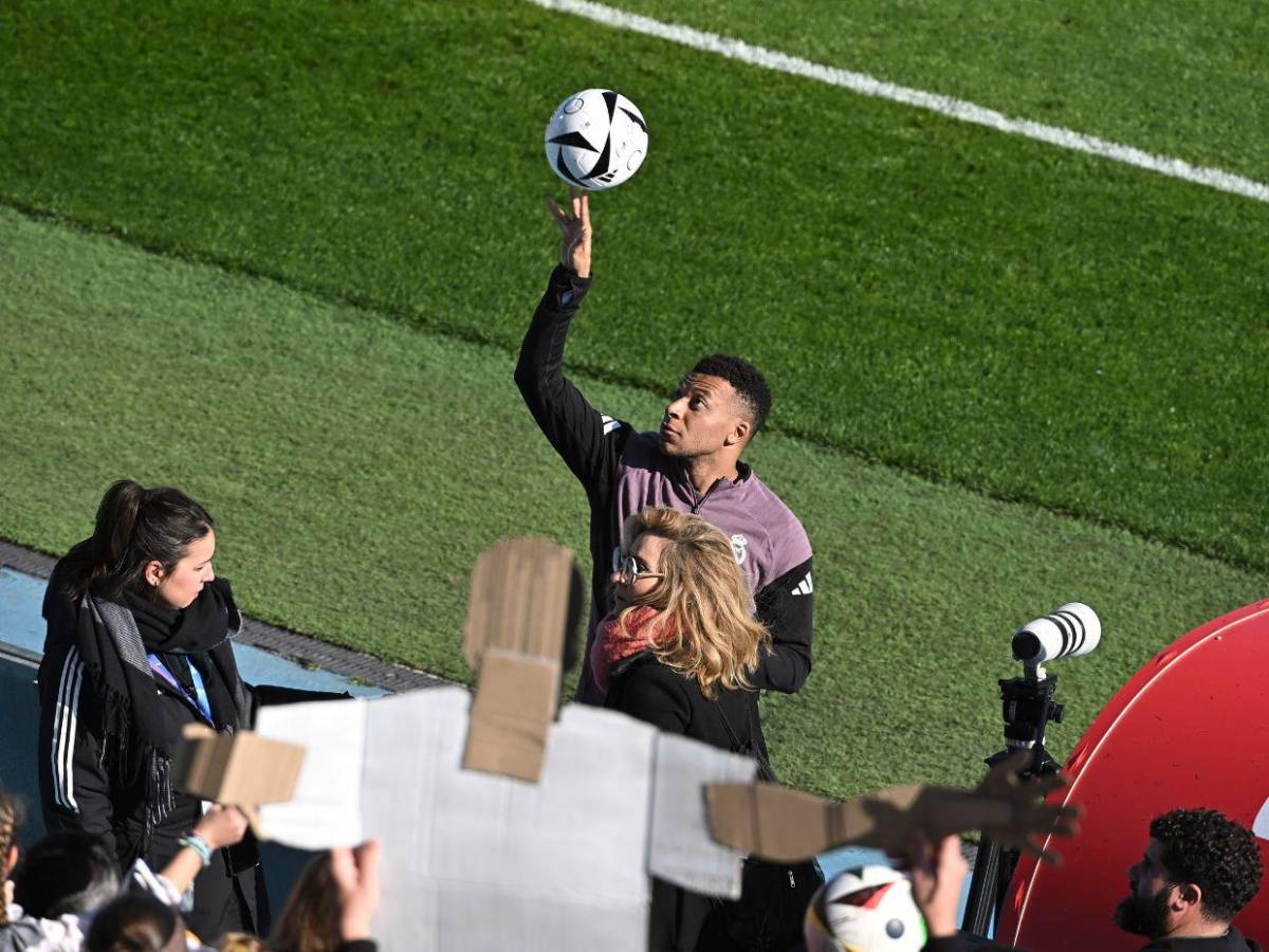 Real Madrid arropa a su afición y despierta ilusión en su penúltima práctica