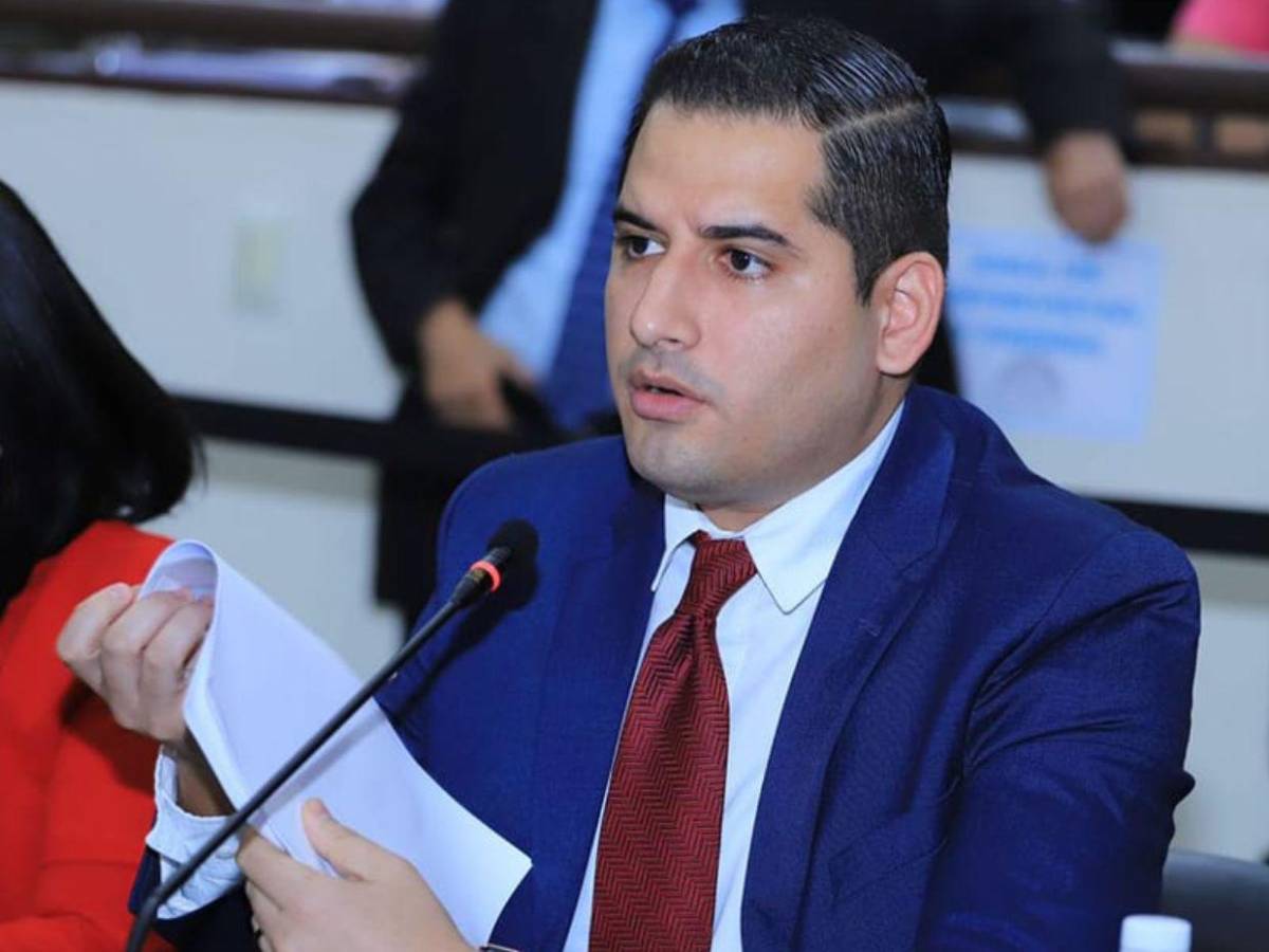 Libre se convirtió en lo que criticaba: Frases de Jhosy Toscano, elegido a sustituir a Ana Paola Hall