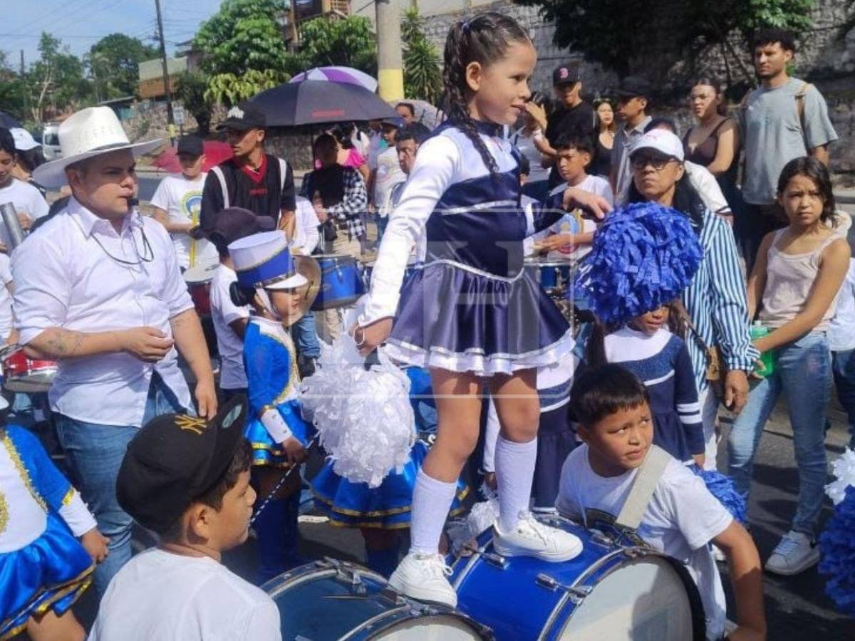 Color, música y acrobacias marcan los desfiles patrios de prebásica en Tegucigalpa