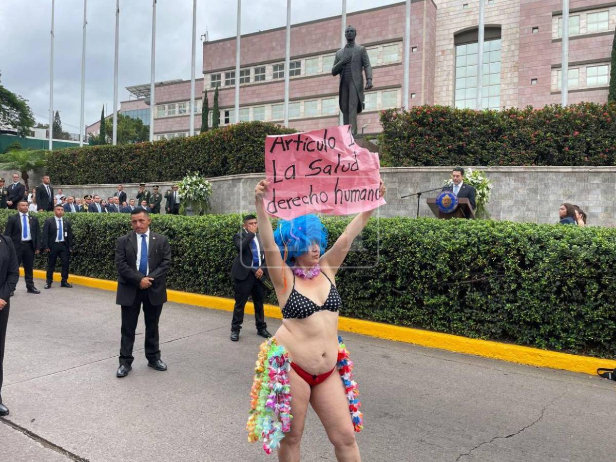 Floridalia Aguilar, viral por su manifestación durante discurso de Nasry Asfura, revela que aún no es doctora