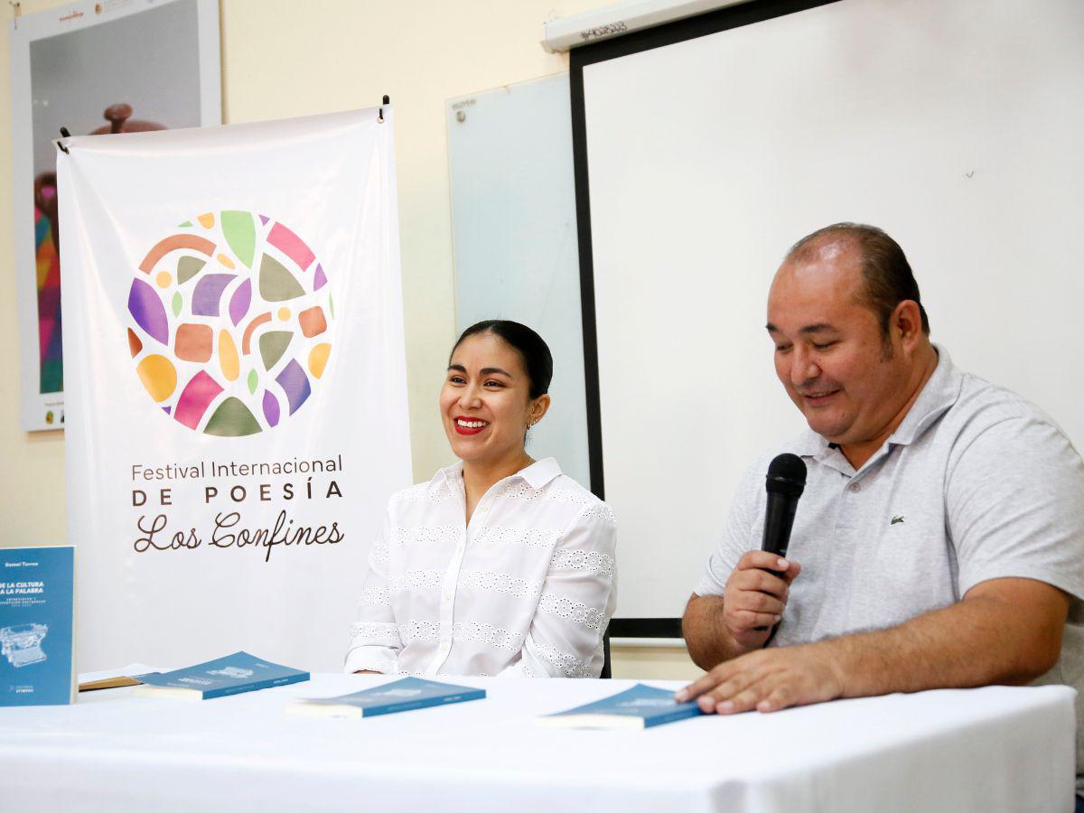 La presentación estuvo a cargo de Salvador Madrid, poeta y director del Festival de Los Confines.