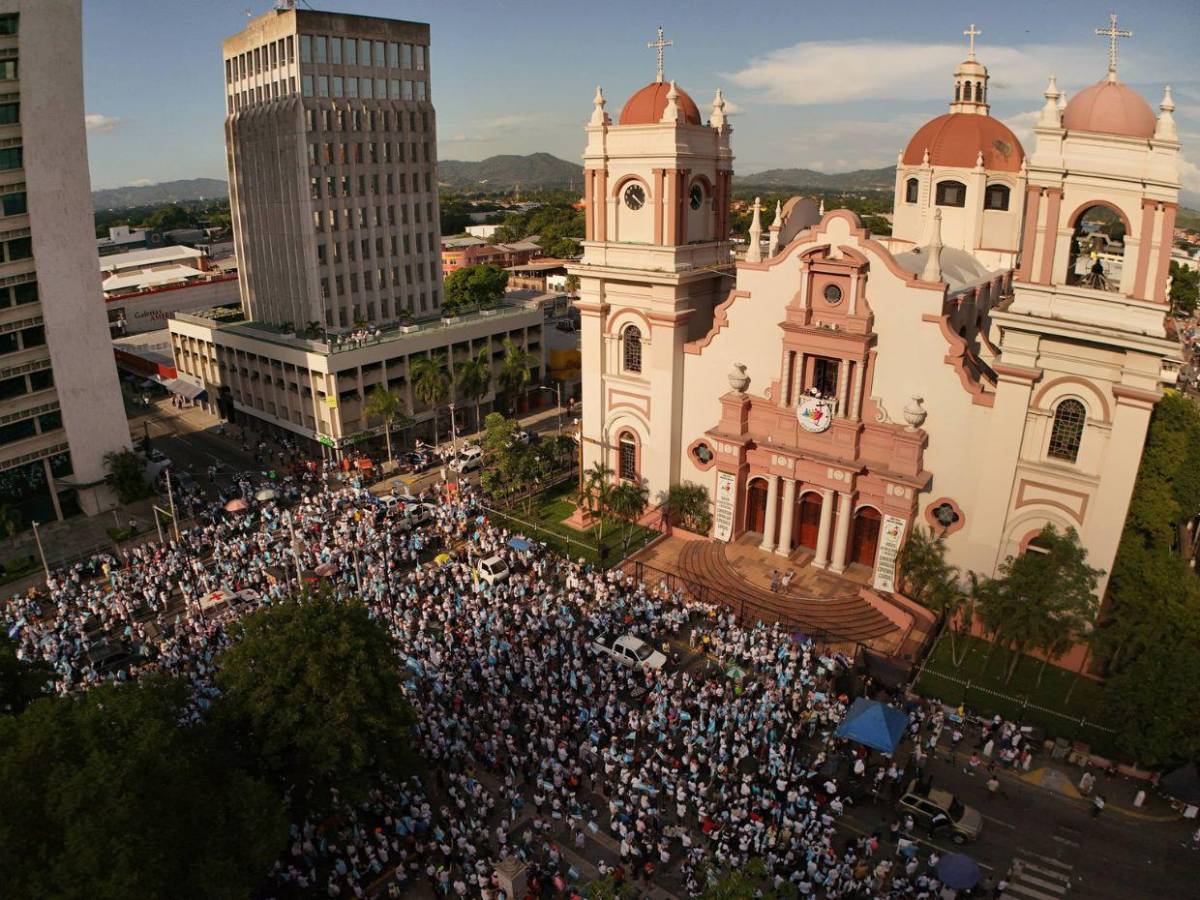Histórica caminata de oración une a hondureños en todo el país