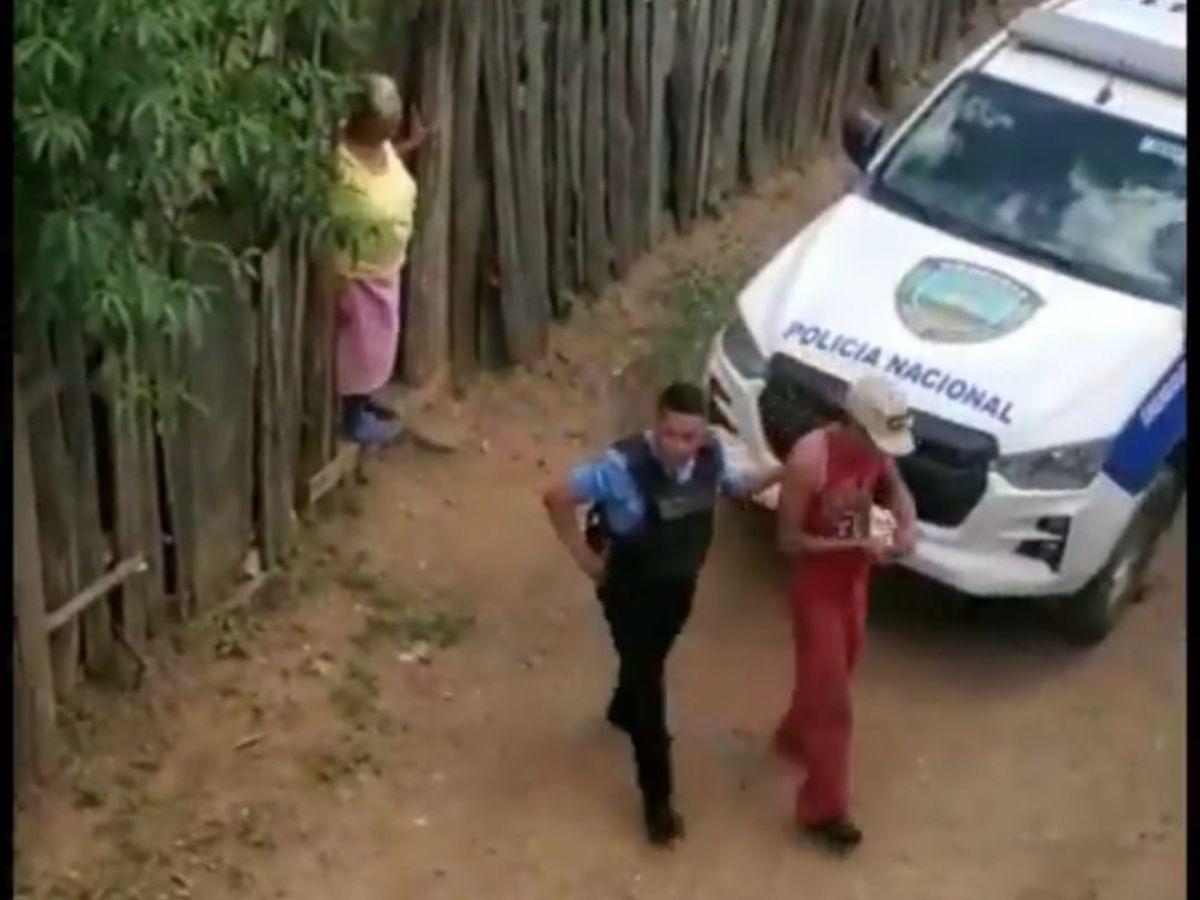 El supuesto asesino, había limpiado la ropa y el machete antes que las autoridades llegaran hasta su domicilio.