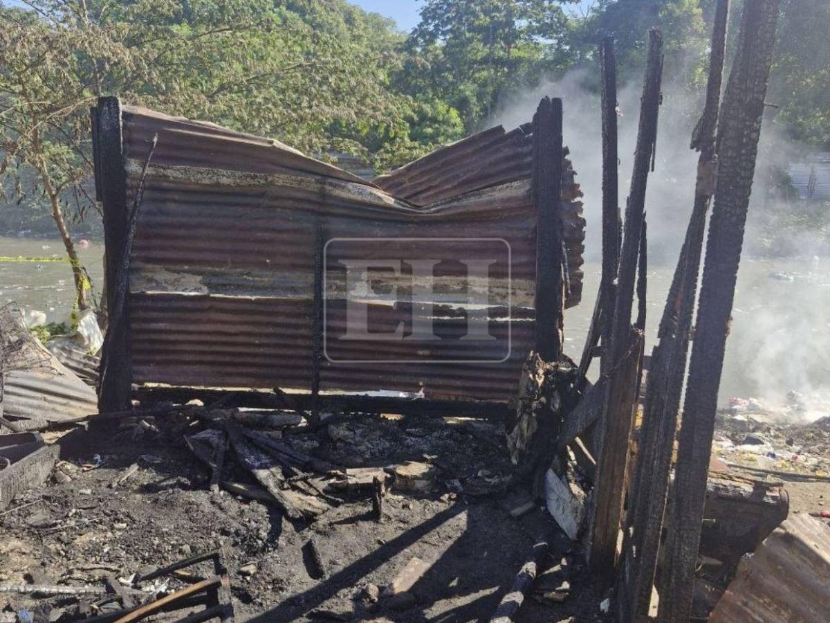 Entre lágrimas y abrazos, esperan restos de los seis fallecidos en incendio en SPS