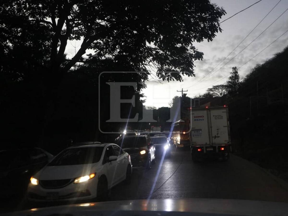 Así estuvo el tráfico vehicular esta madrugada en la salida al sur de la capital