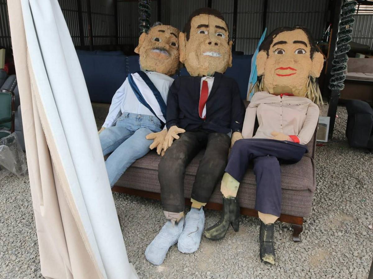 Creativos Años Viejos se preparan para despedir el 2025 en la capital