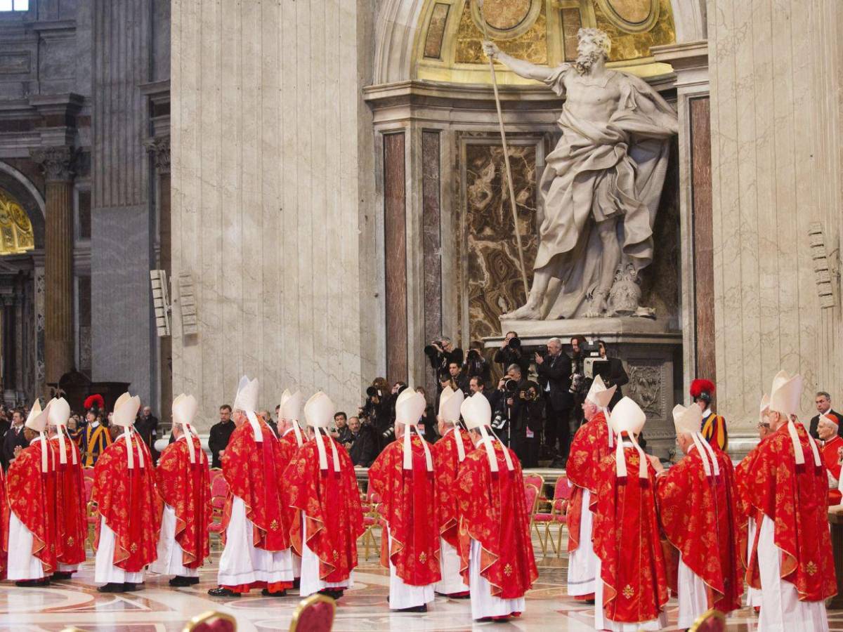 Sin techo y a pan y agua: así fue el cónclave más largo de la historia