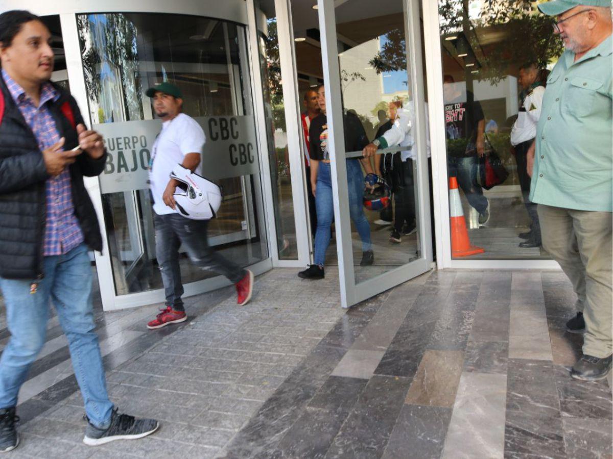 Colectivos de Libre paralizan operaciones en el Instituto de la Propiedad