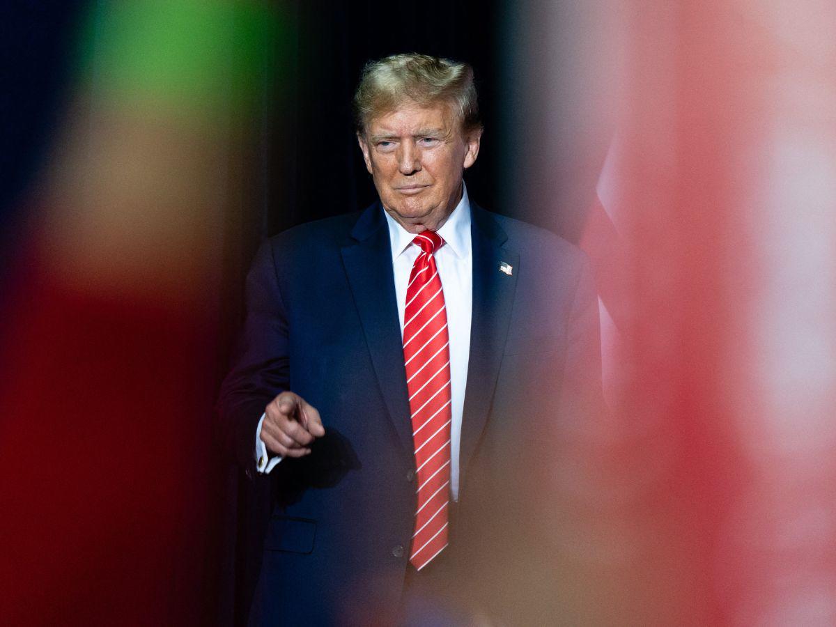 Fiscales ofrecen a Trump aplazar 30 días juicio por pagos para silenciar testimonios