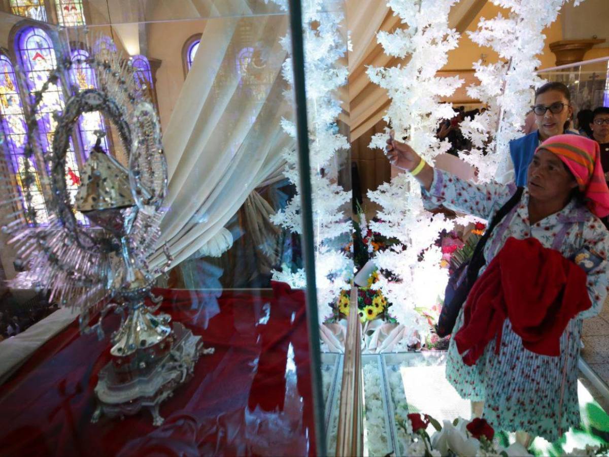 Fe y devoción: la Virgen de Suyapa reúne a miles en su aniversario Fe y devoción: la Virgen de Suyapa reúne a miles en su aniversario