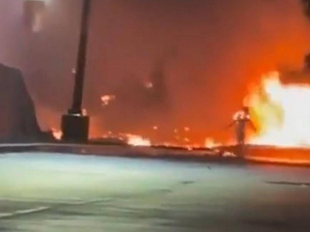Tragedia aérea en Filadelfia: Seis mexicanos muertos, viviendas y carros destruidos