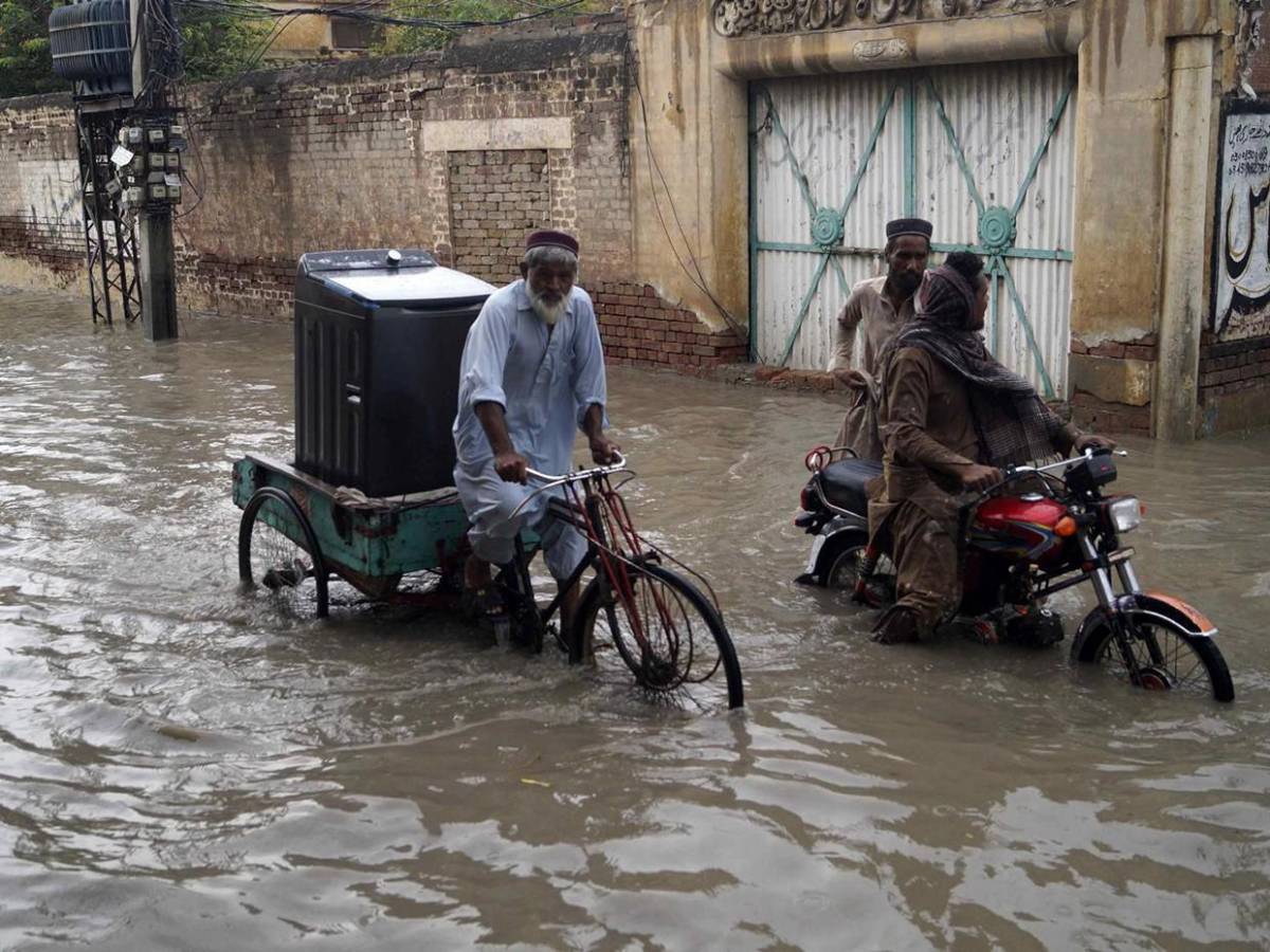 Desviaron dos ríos: Pakistán sacrifica 51 aldeas para salvar a ciudad de una superinundación