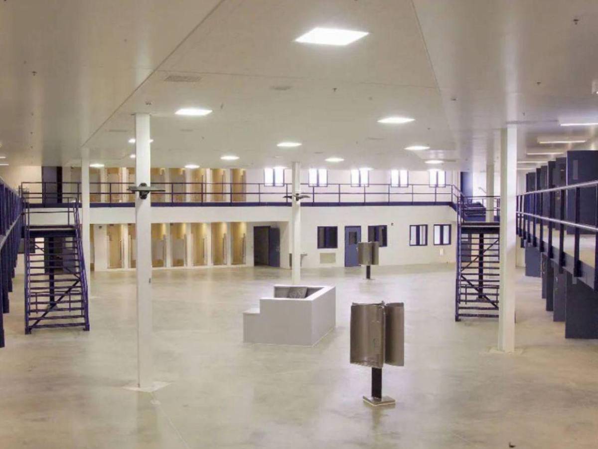 Así son las cárceles que doña Elvira visitó en EE UU donde guardan prisión JOH y Tony Hernández