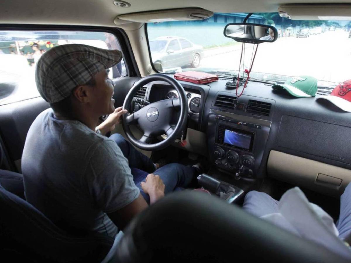 Autos de lujo y excentricidades: Así era la vida de Rambo de León en su mejor momento en Italia