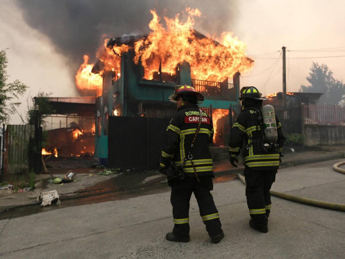 La caótica escena en Chile, que amanece consumida por las llamas