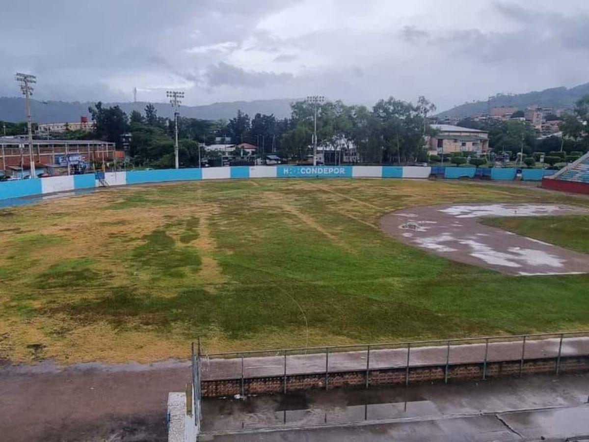 Imagen de cómo quedó el campo de estadio de béisbol Chochi Sosa de Tegucigalpa.